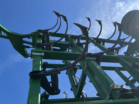 2015 John Deere 2210 Field Cultivator