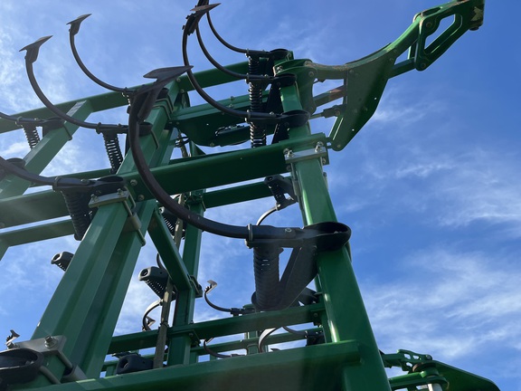 2015 John Deere 2210 Field Cultivator