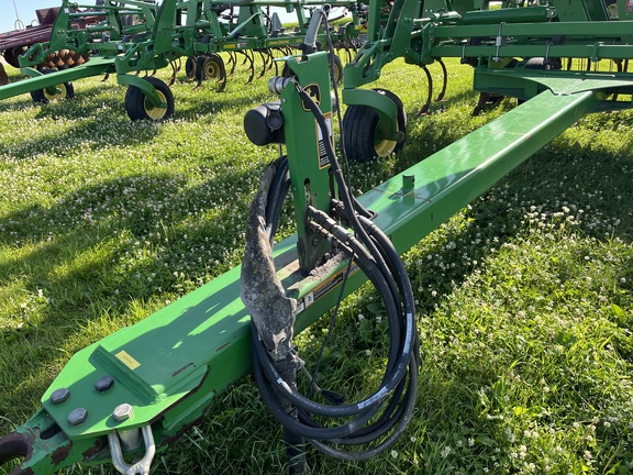 2015 John Deere 2210 Field Cultivator