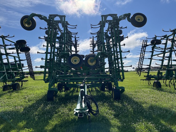 2015 John Deere 2210 Field Cultivator
