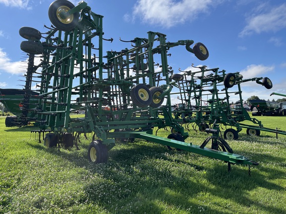2015 John Deere 2210 Field Cultivator