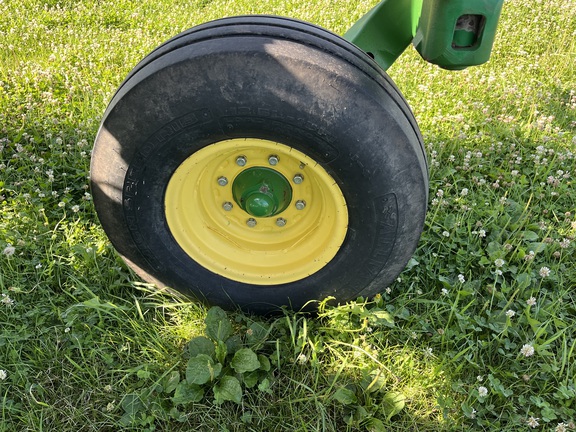 2015 John Deere 2210 Field Cultivator