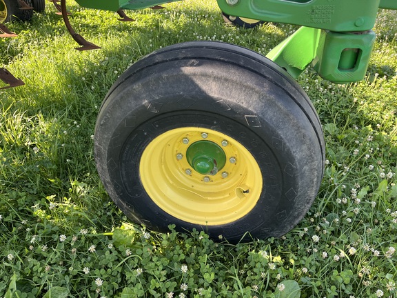 2015 John Deere 2210 Field Cultivator