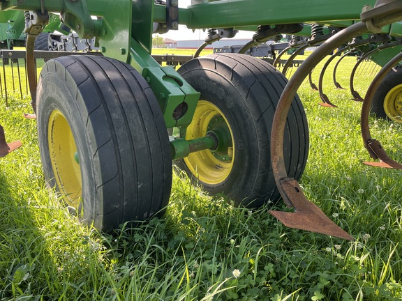 2015 John Deere 2210 Field Cultivator