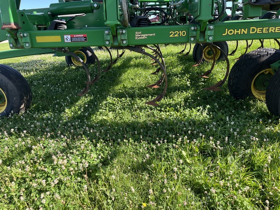 2015 John Deere 2210 Field Cultivator