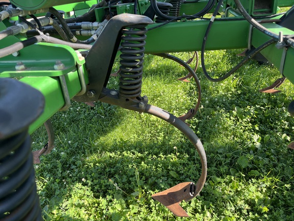 2015 John Deere 2210 Field Cultivator