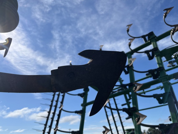 2015 John Deere 2210 Field Cultivator