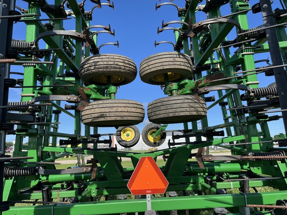 2015 John Deere 2210 Field Cultivator