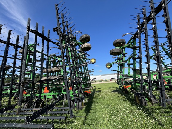 2015 John Deere 2210 Field Cultivator