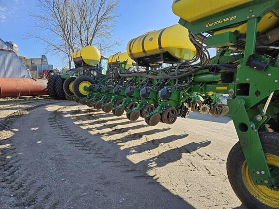 2013 John Deere 1770NT CCS Planter