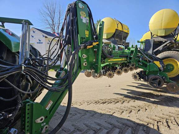 2013 John Deere 1770NT CCS Planter