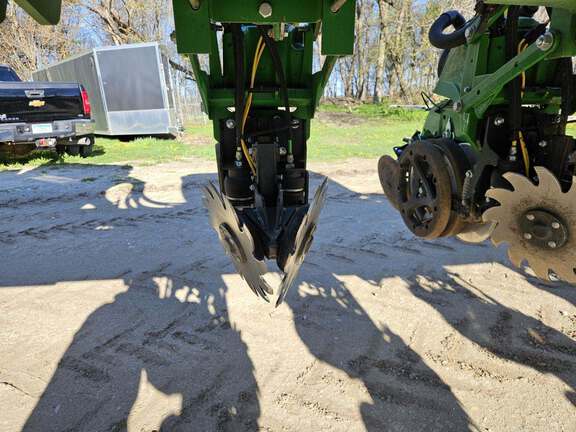 2013 John Deere 1770NT CCS Planter