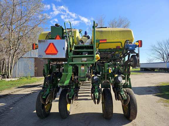 2013 John Deere 1770NT CCS Planter