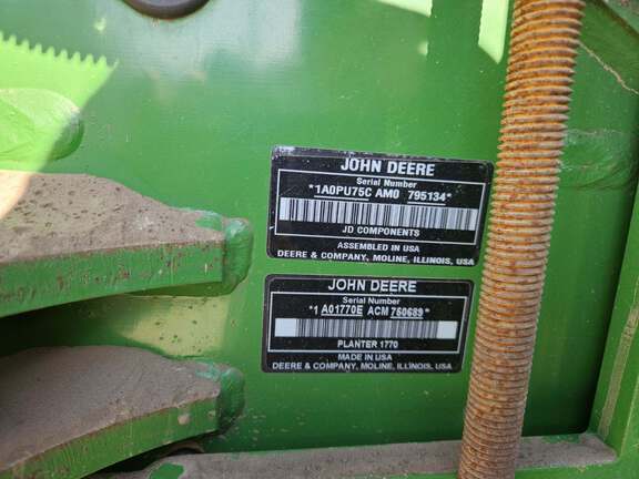 2013 John Deere 1770NT CCS Planter