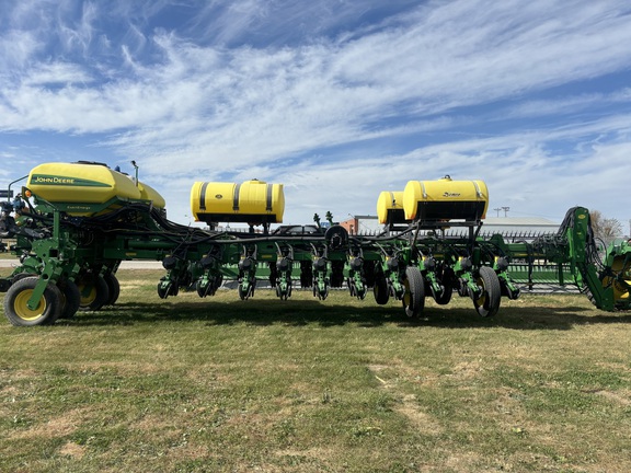 2013 John Deere 1770NT CCS Planter