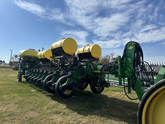 2013 John Deere 1770NT CCS Planter