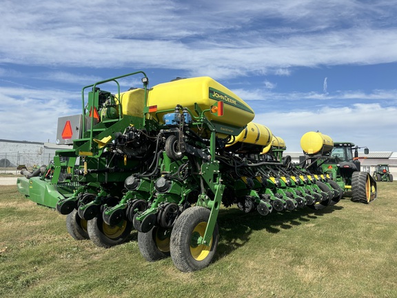 2013 John Deere 1770NT CCS Planter