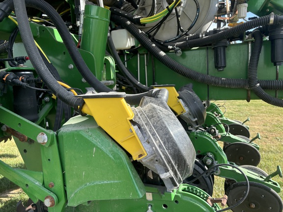 2013 John Deere 1770NT CCS Planter