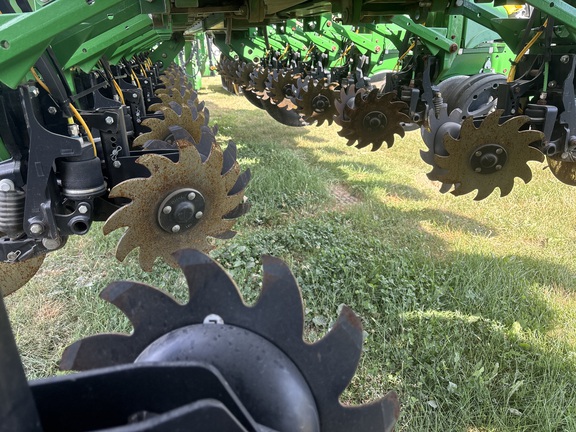 2013 John Deere 1770NT CCS Planter