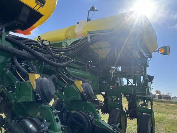 2013 John Deere 1770NT CCS Planter