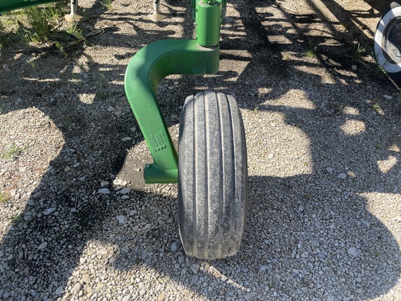 2011 John Deere 2210 Field Cultivator