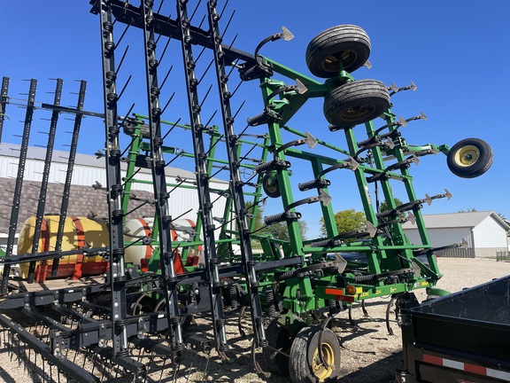 2011 John Deere 2210 Field Cultivator