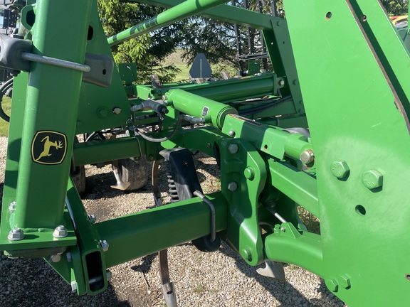 2011 John Deere 2210 Field Cultivator