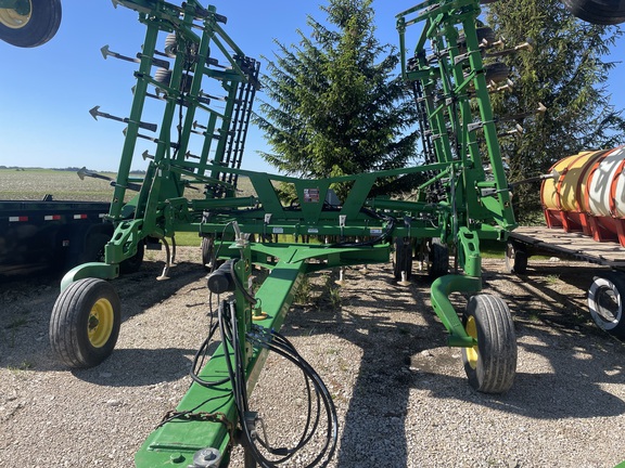 2011 John Deere 2210 Field Cultivator