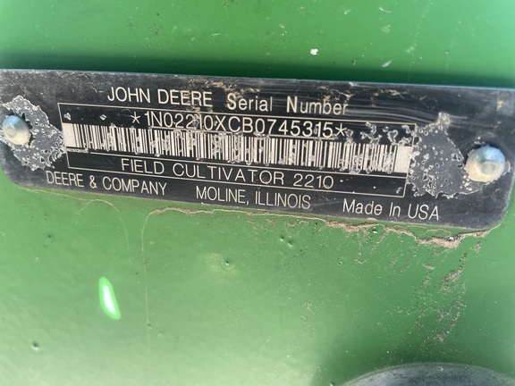 2011 John Deere 2210 Field Cultivator