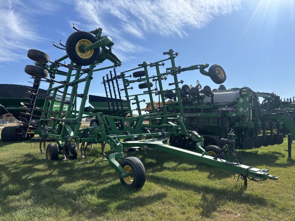 2011 John Deere 2210 Field Cultivator