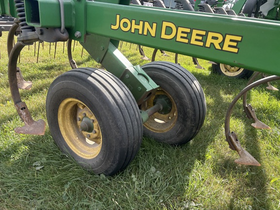 2011 John Deere 2210 Field Cultivator