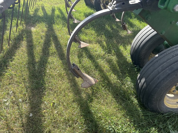 2011 John Deere 2210 Field Cultivator