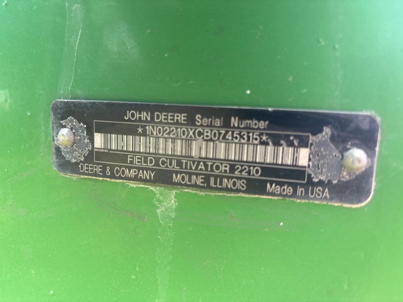 2011 John Deere 2210 Field Cultivator