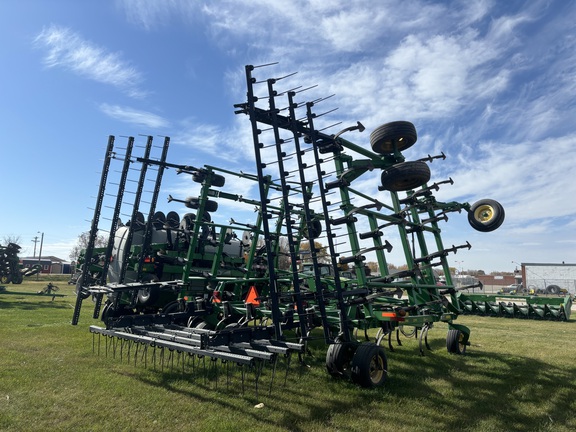 2011 John Deere 2210 Field Cultivator