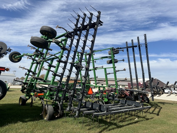 2011 John Deere 2210 Field Cultivator