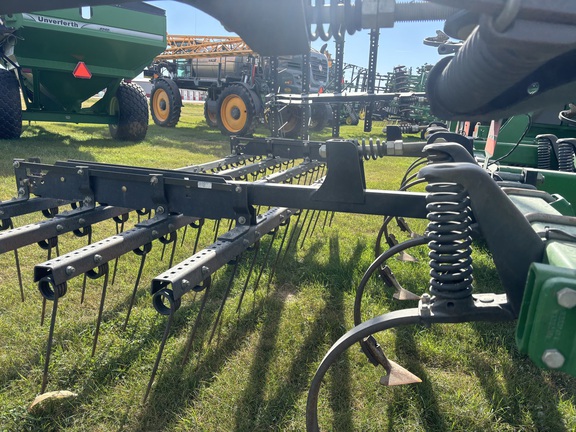 2011 John Deere 2210 Field Cultivator