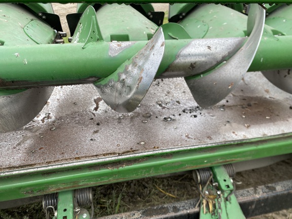 2011 John Deere 608C Header Corn Head