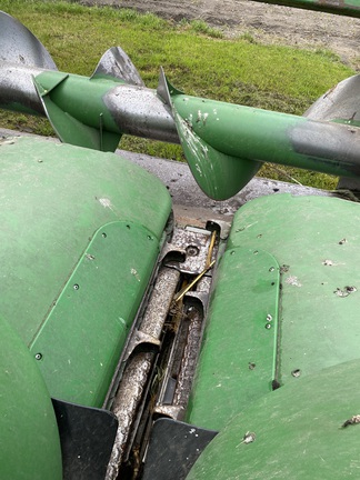 2011 John Deere 608C Header Corn Head