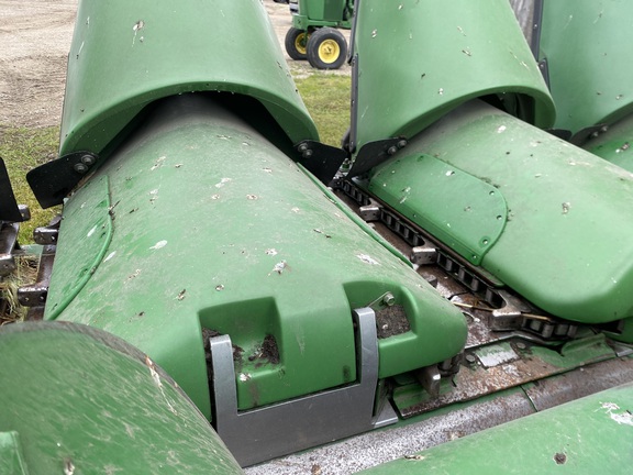 2011 John Deere 608C Header Corn Head