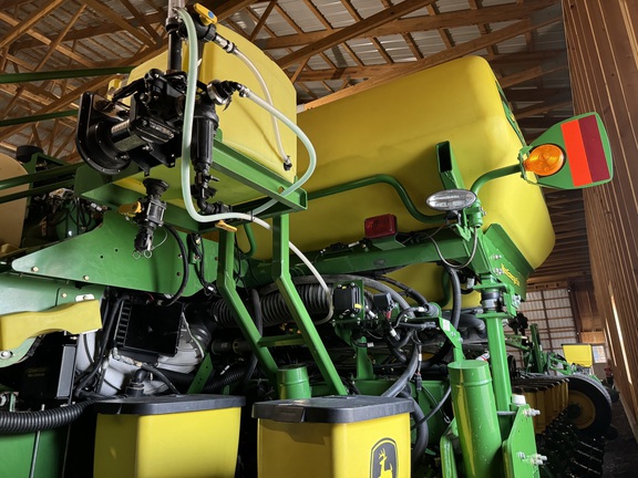 2013 John Deere 1770NT CCS Planter