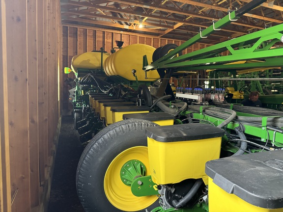 2013 John Deere 1770NT CCS Planter