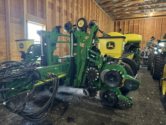 2013 John Deere 1770NT CCS Planter