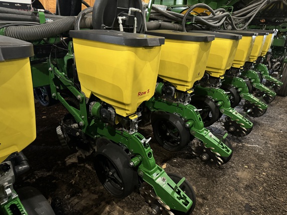 2013 John Deere 1770NT CCS Planter