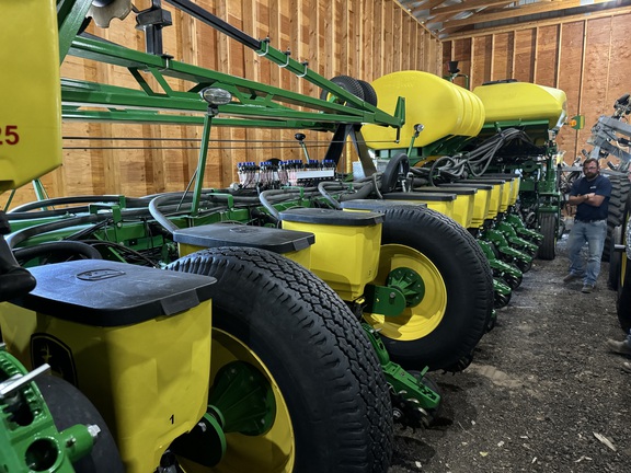 2013 John Deere 1770NT CCS Planter