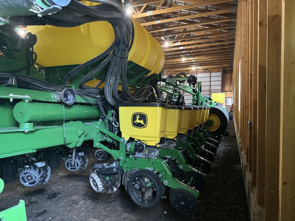 2013 John Deere 1770NT CCS Planter