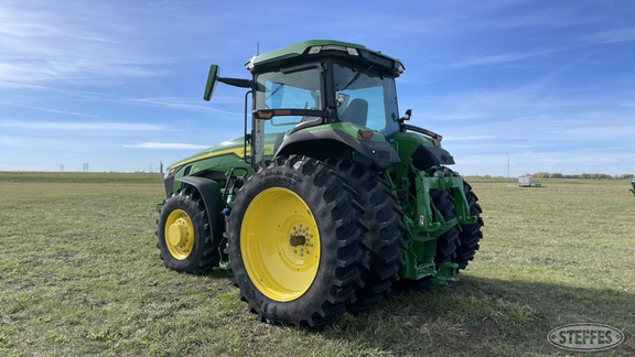 2022 John Deere 8R 250 Tractor