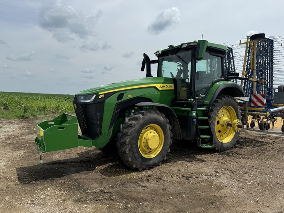 2022 John Deere 8R 250 Tractor