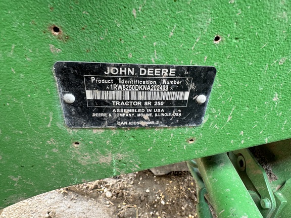 2022 John Deere 8R 250 Tractor