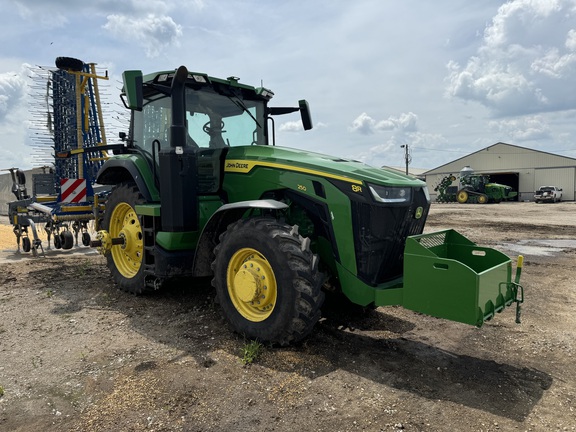 2022 John Deere 8R 250 Tractor