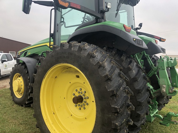 2022 John Deere 8R 250 Tractor